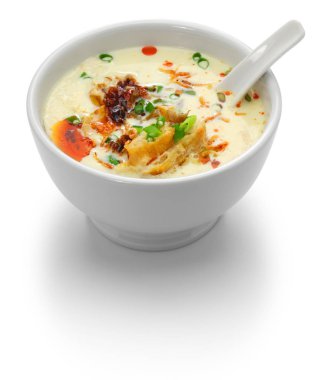 Soya süt çorbası, beyaz arka plan üzerinde izole Tayvanlı kahvaltı
