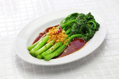 Choy toplamı stir fry istiridye sosu ve sarımsak, Çin mutfağı ile