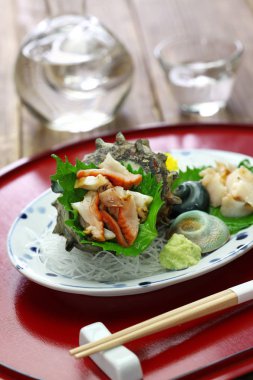 Sazae (boynuzlu türban kabuk) sashimi, geleneksel Japon deniz ürünleri tabağı