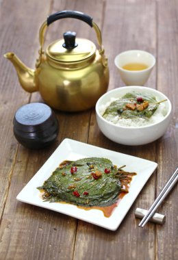 Turşu perilla yaprakları pirinç, Kore yemeği, kkaennip jangajji