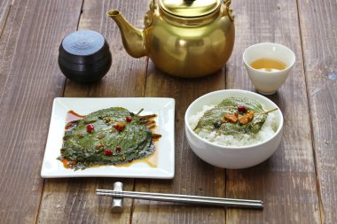 Turşu perilla yaprakları pirinç, Kore yemeği, kkaennip jangajji