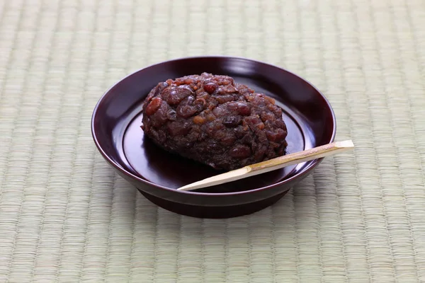 Ohagi Botamochi 年糕上覆盖着甜红豆酱 传统日本的神圣食物 — 图库照片