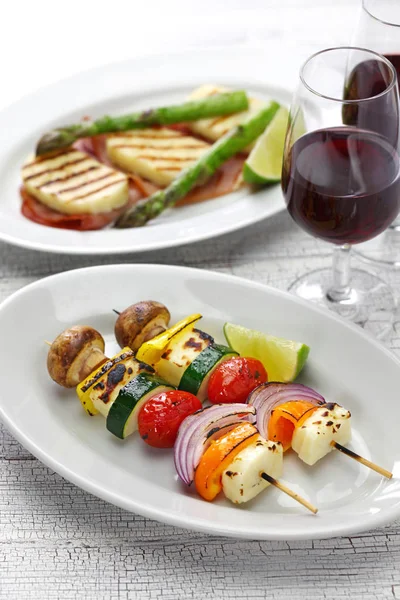 Queijo Halloumi Legumes Espetos Kebab Prato Vegetariano Saudável — Fotografia de Stock