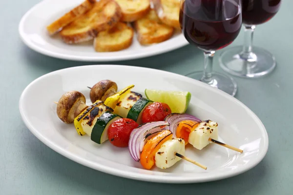 Grilled Halloumi Cheese Vegetables Skewers Kebab Healthy Vegetarian Dish — Stock Photo, Image