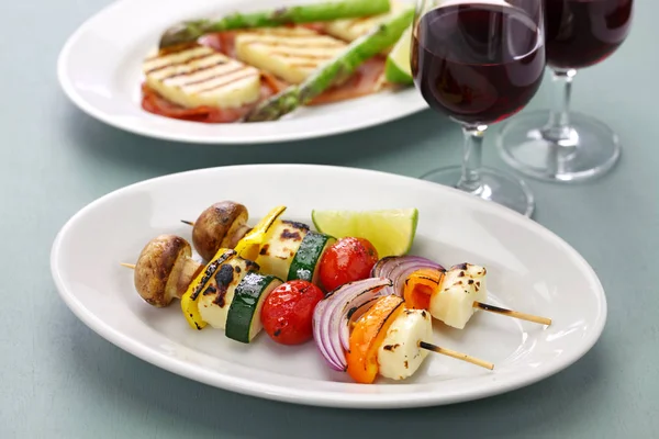 Grilled Halloumi Cheese Vegetables Skewers Kebab Healthy Vegetarian Dish — Stock Photo, Image