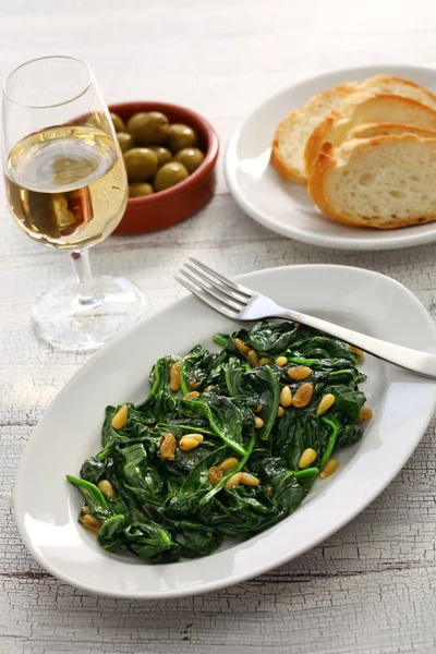 Sauteed Spinach Raisins Pine Nuts Spanish Catalan Dish — Stock Photo, Image