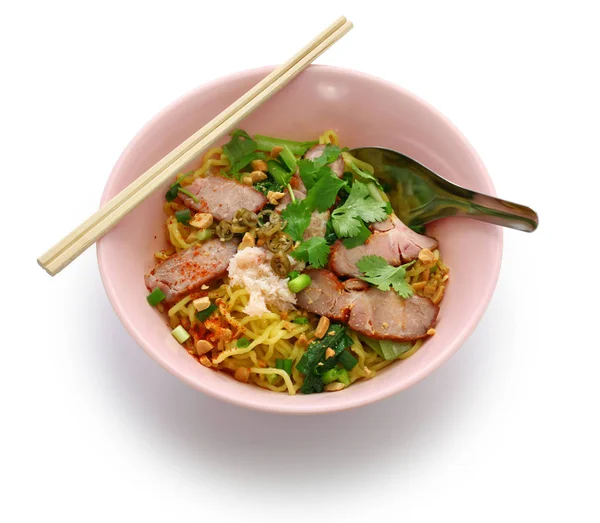Bami Haeng Daeng Eiernudeln Serviert Mit Schweinebraten Thailändischem Essen — Stockfoto