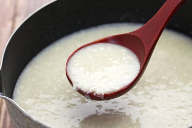 Ev yapımı Amazake, Japon geleneksel tatlı içki pirinç koji yaptı. Koji pirincimiz Aspergillus Oryzae sporlar ile Japon fermente gıdaların yapmak için aşı.