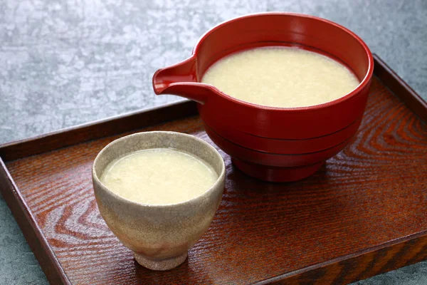 自制的阿马塔克 日本传统的甜饮料 由米科吉制成 Koji 是用水稻接种的曲霉菌孢子 用于制作日本发酵食品 — 图库照片