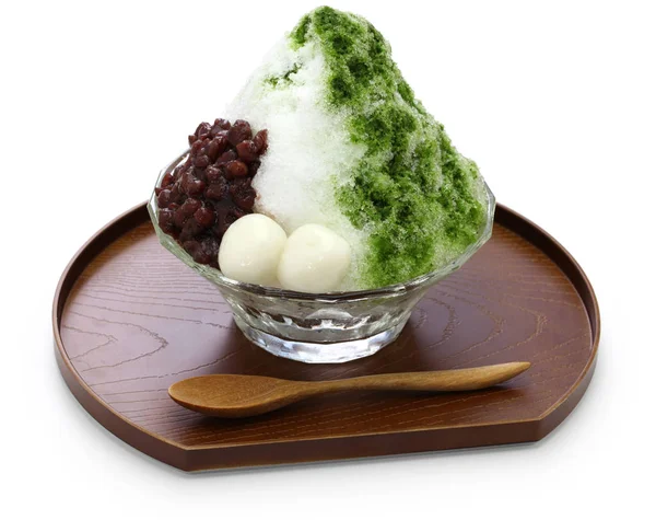 Ujikintoki のかき氷 日本人坊主抹茶 シロップと氷と小豆豆ジャムの分離の白い背景 — ストック写真