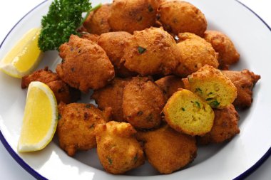 ev yapımı hişt yavru, Güney gıda, derin kızarmış cornbread topları