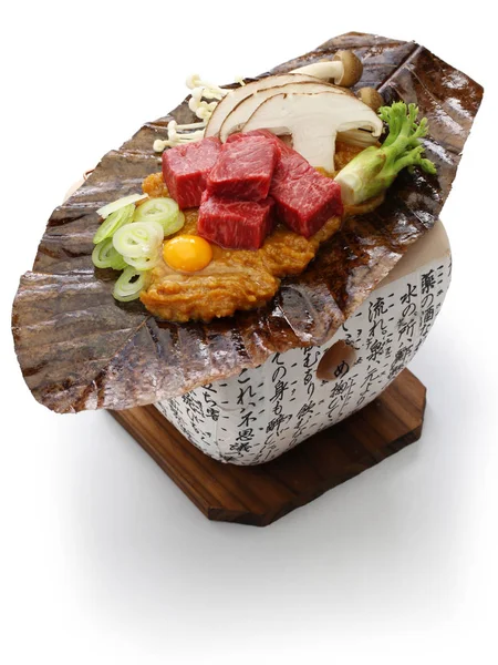 木炭烤飞达牛肉在霍巴米索 日本高山当地菜 — 图库照片