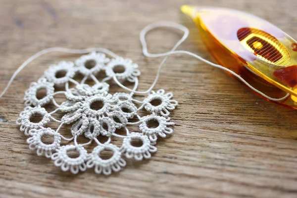 Shuttle Tatting Lace Wooden Table — Stock Photo, Image