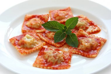 domates soslu ev yapımı ravioli makarna , İtalyan gıda