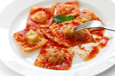 domates soslu ev yapımı ravioli makarna , İtalyan gıda