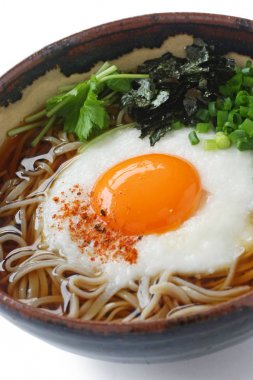tsukimi tororo soba , rendelenmiş yam ve çiğ yumurta sarısı ile karabuğday erişte , Japon geleneksel gıda