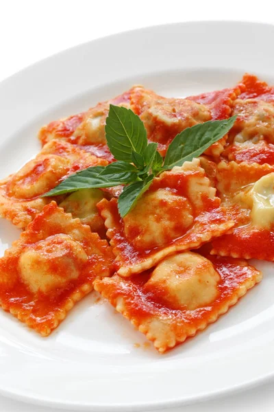 Σπιτικά Ραβιόλια Ζυμαρικά Σάλτσα Ντομάτας Ιταλικό Φαγητό — Φωτογραφία Αρχείου
