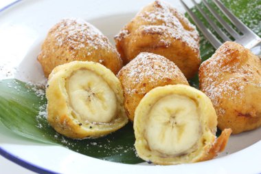 kızarmış muz börek , pisang goreng