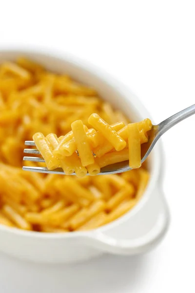 Macaroni Kaas Een Voorvork Geïsoleerd Witte Achtergrond — Stockfoto