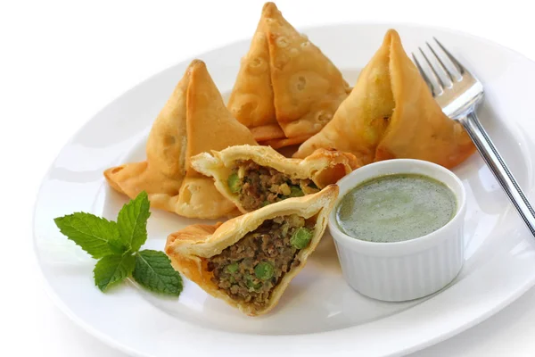 Keema Samosa Com Molho Fresco Hortelã Comida Indiana — Fotografia de Stock