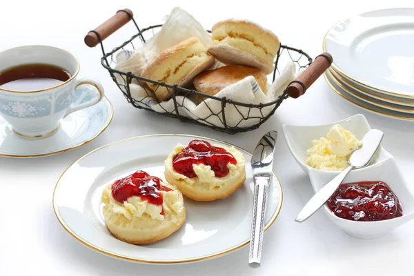 Scone Med Jordgubbs Sylt Och Clotted Cream Tea Party Eftermiddagste — Stockfoto