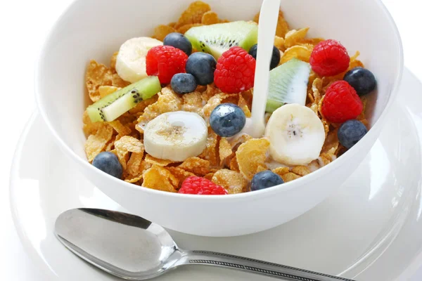 Cereali Colazione Cereali Con Frutta Fresca Latte Isolato Fondo Bianco — Foto Stock