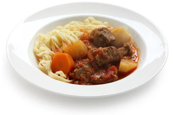 Gulasch Ungherese Servito Con Pasta — Foto Stock