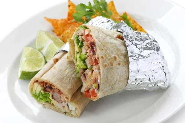 Hemlagad Burrito Isolerad Vit Bakgrund — Stockfoto