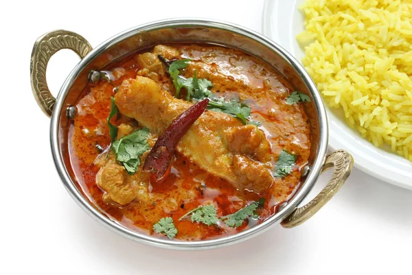 Kuřecí Karí Indická Kuchyně Izolovaná Bílém Pozadí — Stock fotografie