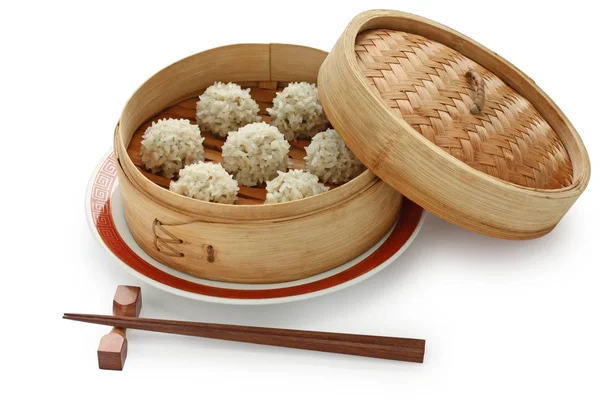 Rijst Gehaktballen Bamboe Steamer Chinees Eten Geïsoleerd Witte Achtergrond — Stockfoto