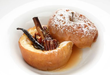 Ev yapımı elma beyaz arka planda izole