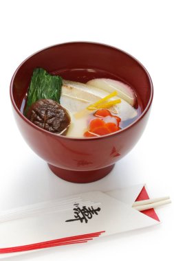 Zouni, çorbada pişmiş pirinç keki, geleneksel Japon yeni yıl yemeği.