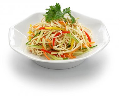 Tofu şehriye salatası soğutulmuş ve sos ile giyinmiş, Çin vegan mutfağı, soğuk meze