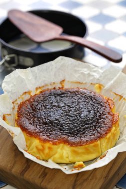 Ev yapımı Bask yanmış cheesecake, İspanyol Bar tatlı