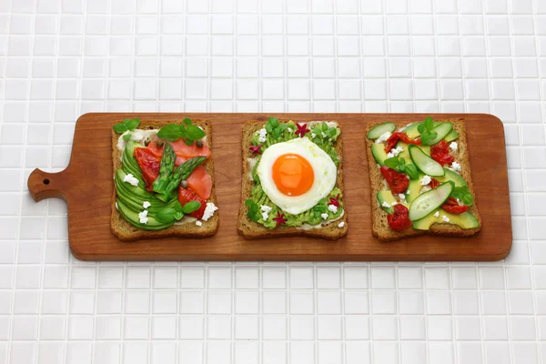 Avocado Toast Open Sandwich Verscheidenheid — Stockfoto