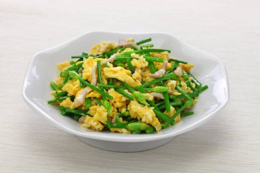 yumurta ile kızarmış çiçekli sarımsak frenk soğanı karıştırın, Çin mutfağı