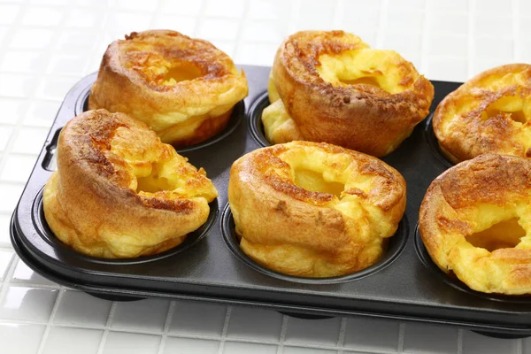 Házi Készítésű Frissen Yorkshire Pudingok Tradicionális Brit Köret — Stock Fotó