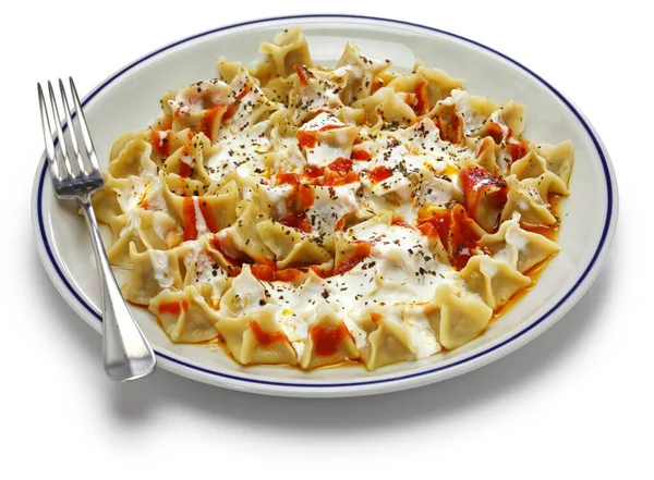 Manti Türkische Ravioli Knödel Serviert Mit Knoblauchjoghurt Geschmolzener Aleppo Pfefferbutter — Stockfoto