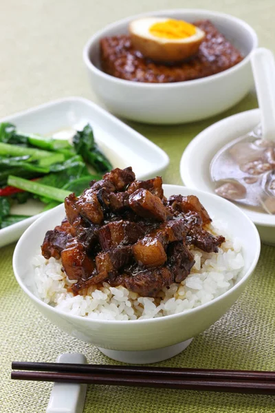 Taiwanská Domácí Kuchyně Dušená Vepřová Rýže Kuřecí Žaludeční Polévka Vařené — Stock fotografie