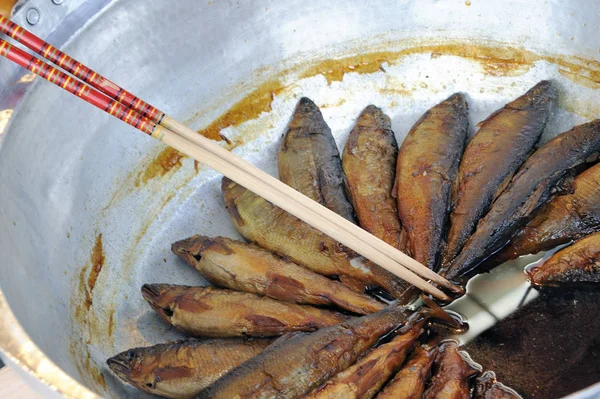 Ätpinnar Beredd Utomhusmarknad Och Japansk Fisk — Stockfoto