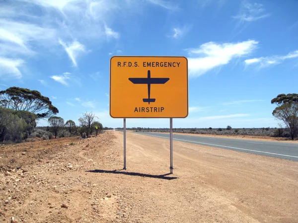 皇家飞行医生服务 Rfds 纳拉伯平原平原的紧急跑道 南澳大利亚 — 图库照片