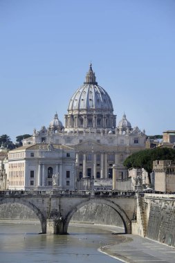 Tiber Nehri'nin ve Ponte Sant' Angelo Köprüsü artı bir görünüm Sistine Chapel Roma, İtalya