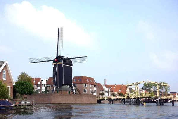 Ahşap Rembrandt Asma Köprü Değirmen Yerine Galgewater Kanal Leiden Hollanda — Stok fotoğraf