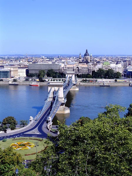 Die Berühmte Kettenbrücke Budapest Ungarn Überspannt Die Donau Ohne Verkehr — Stockfoto