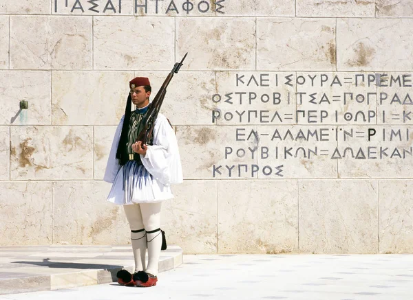 Atina Yunanistan Ağustos 2015 Evzones Cumhurbaşkanlığı Muhafız Saatler Syntagma Meydanı — Stok fotoğraf