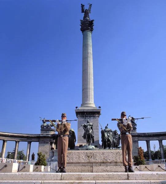 Budapest Ungarisch Juni 2017 Wache Heldenplatz Hosok Tere Budapest Ungarisch — Stockfoto