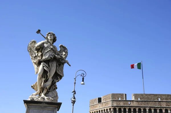 Ängel Framför Angelo Castle Rom Italien Bron Angelo Dekorerad Med — Stockfoto