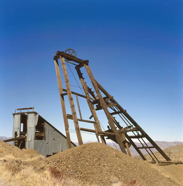 Velho Equipamento Mineração Perto Uma Cidade Fantasma Sobremesa Mojave Eua — Fotografia de Stock