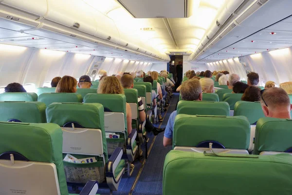 Amsterdam Países Bajos Septiembre 2018 Personas Sentadas Dentro Avión Transavia —  Fotos de Stock