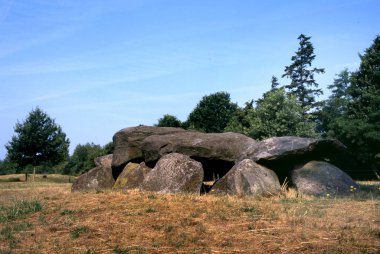 eski taş mezar drenthe Hollanda'da büyük dolmen gibi. Flamanca olarak bir hunebed denir.